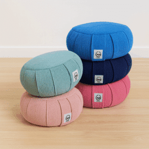 collection de coussins de méditation en velours cottelé.